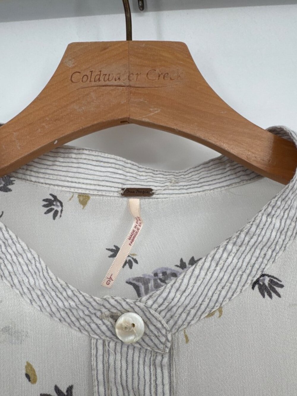 Free People Hearts and Colors Top Tunic Gray Floral Cotton size large pockets - Picture 3 of 8